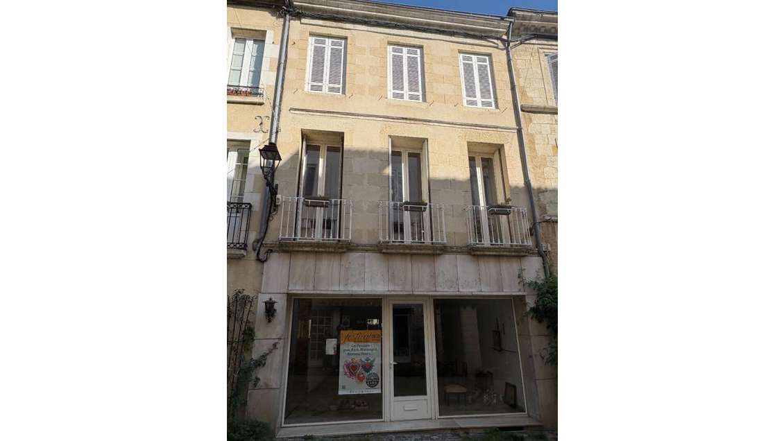 Immeuble mixte commerce avec logement à La Réole