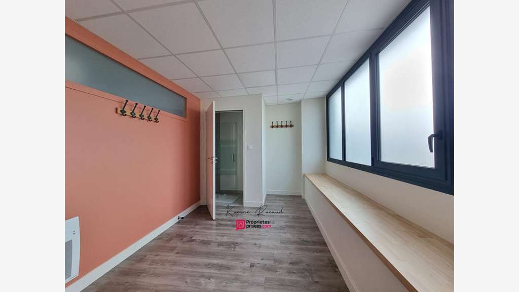 Murs commerciaux libres 160m² à La Roche sur Yon