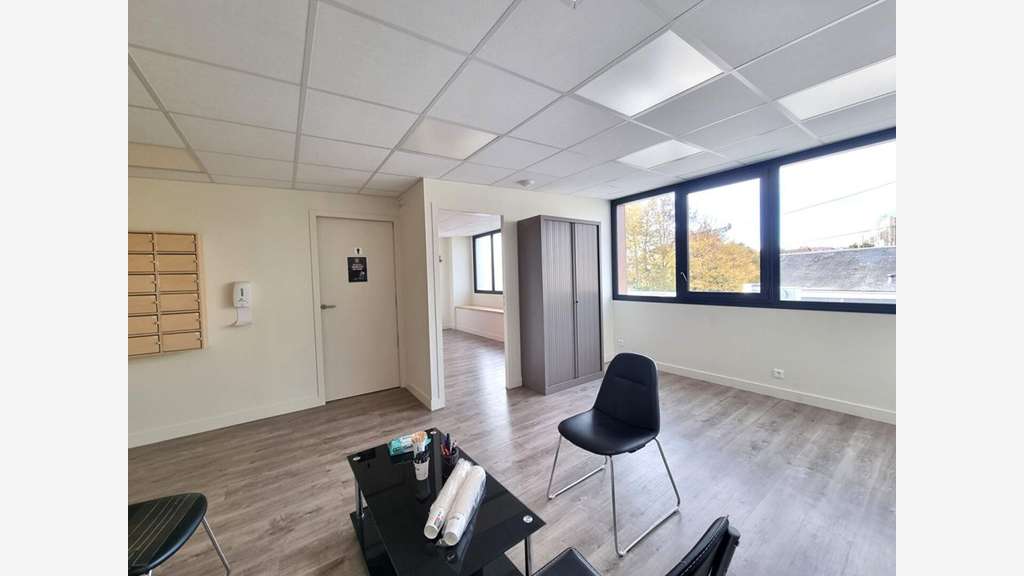 Murs commerciaux libres 160m² à La Roche sur Yon