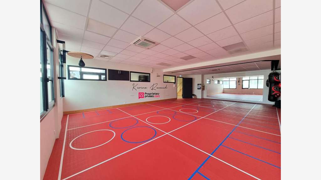 Murs commerciaux libres 160m² à La Roche sur Yon