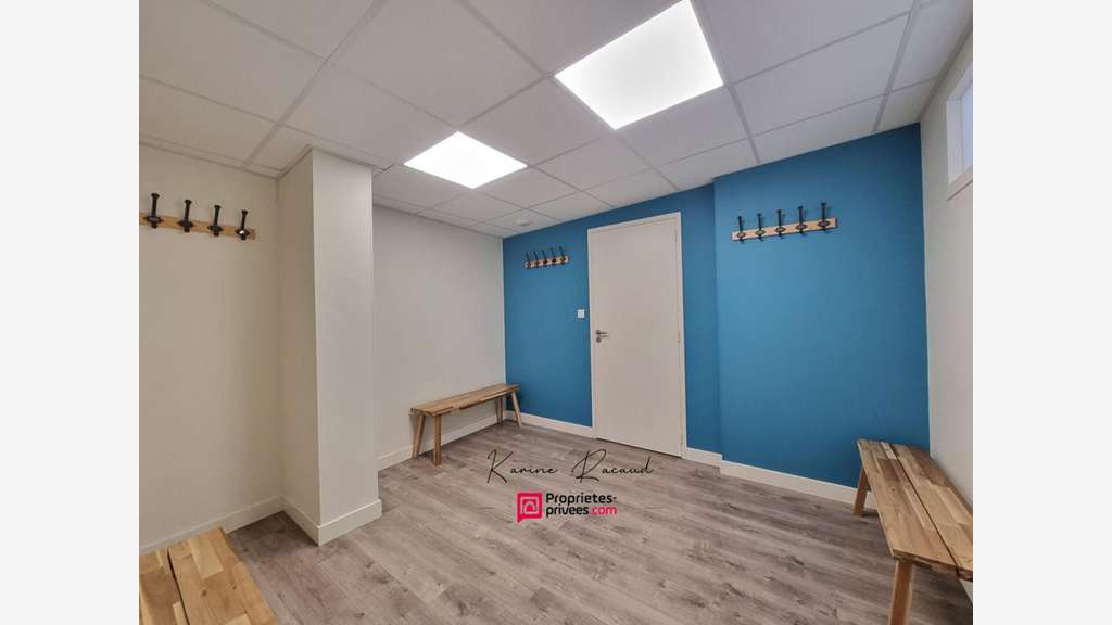 Murs commerciaux libres 160m² à La Roche sur Yon