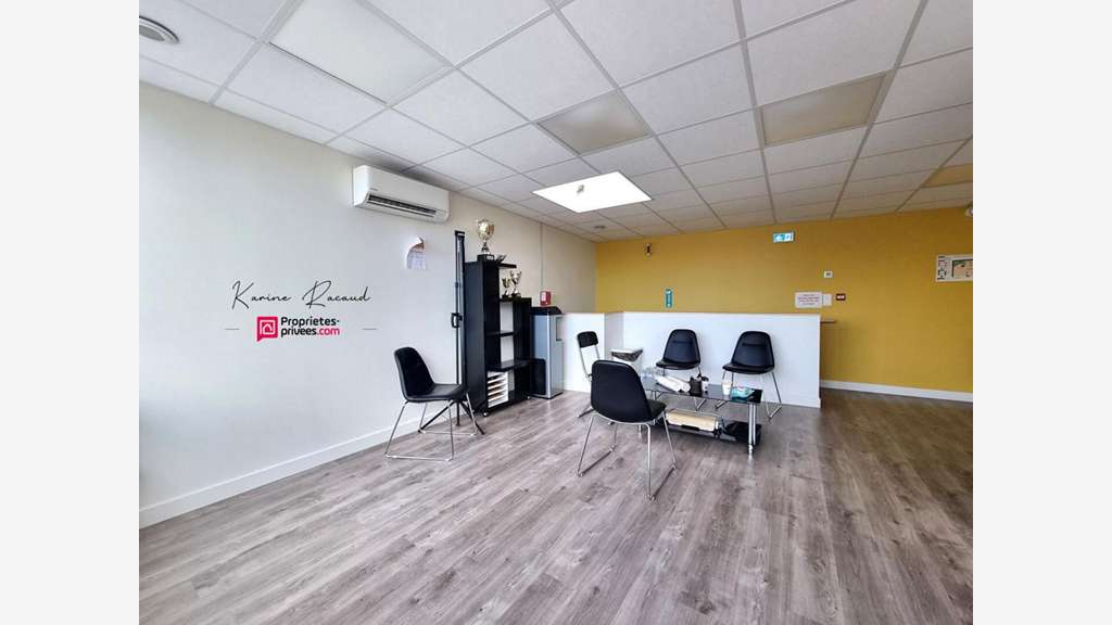 Murs commerciaux libres 160m² à La Roche sur Yon