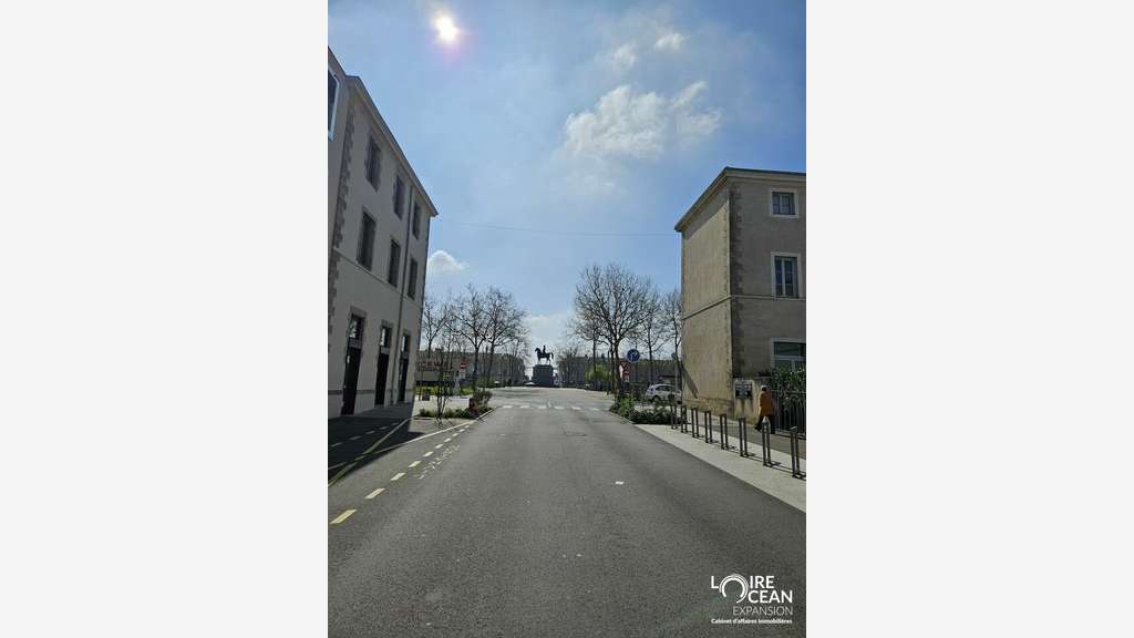EMPLACEMENT STRATÉGIQUE - CARRÉ NAPOLÉON
