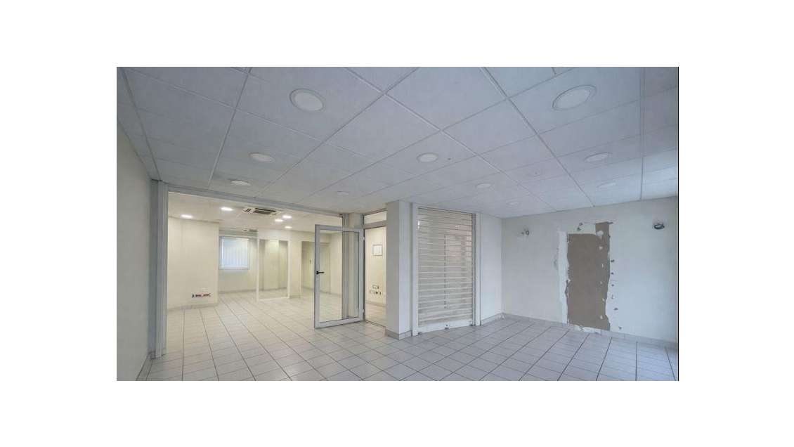 Vente murs commerciaux libres 155m² La Talaudière