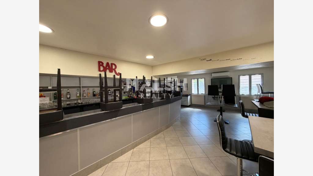 Local commercial 385m² à La Verpillière sur D125