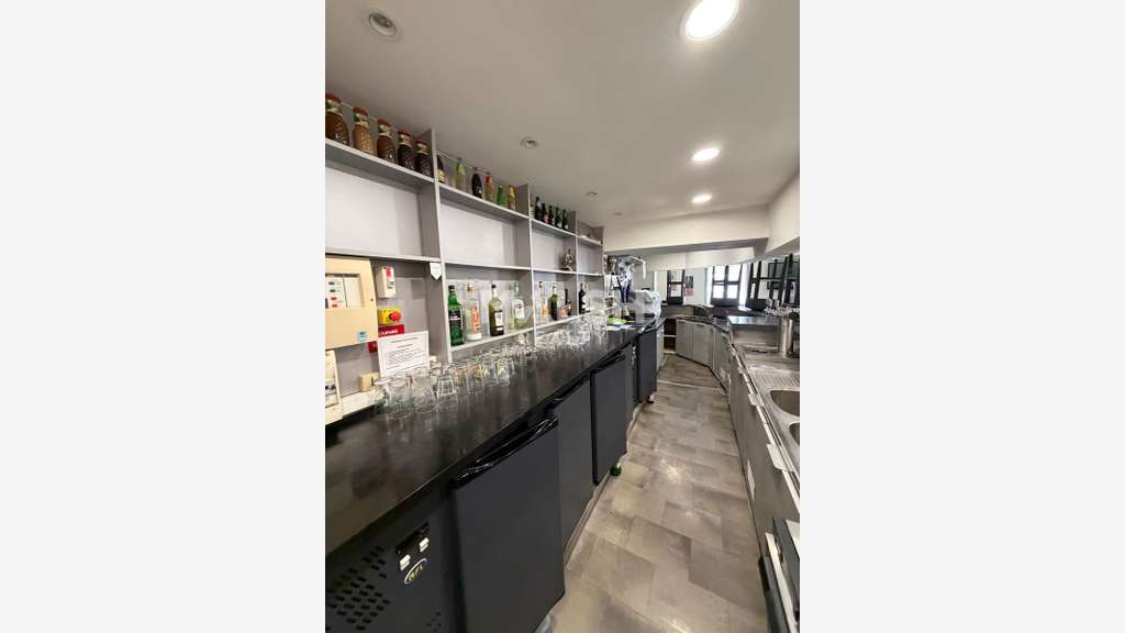 Local commercial 385m² à La Verpillière sur D125