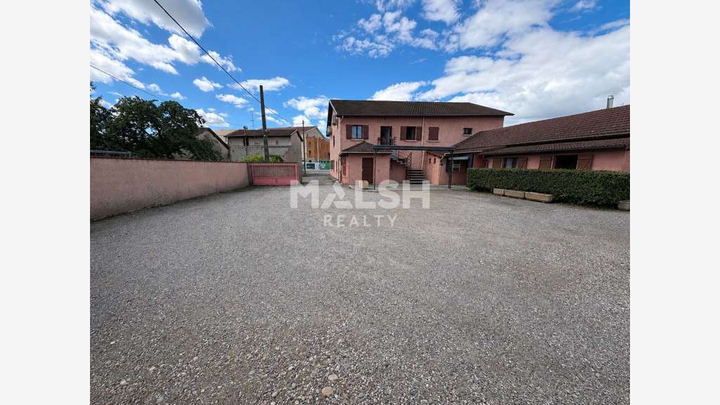 Local commercial 385m² à La Verpillière sur D125