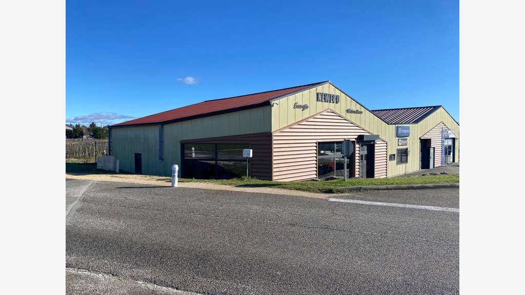 A vendre locaux commerciaux 115m² à Lablachère