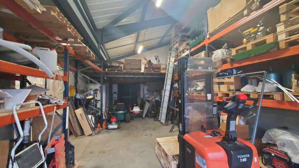A vendre locaux commerciaux 115m² à Lablachère