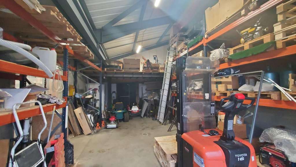 A vendre locaux commerciaux 115m² à Lablachère
