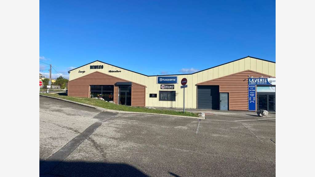 A vendre locaux commerciaux 115m² à Lablachère