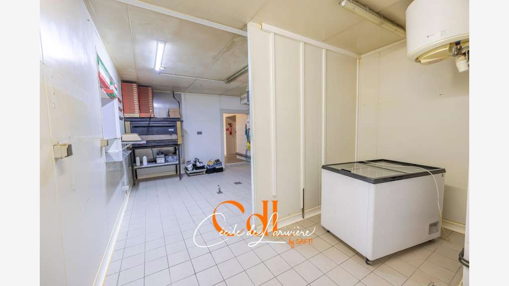 Vaste local commercial en plein coeur de