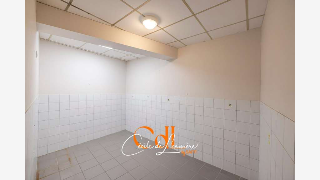 Vaste local commercial en plein coeur de