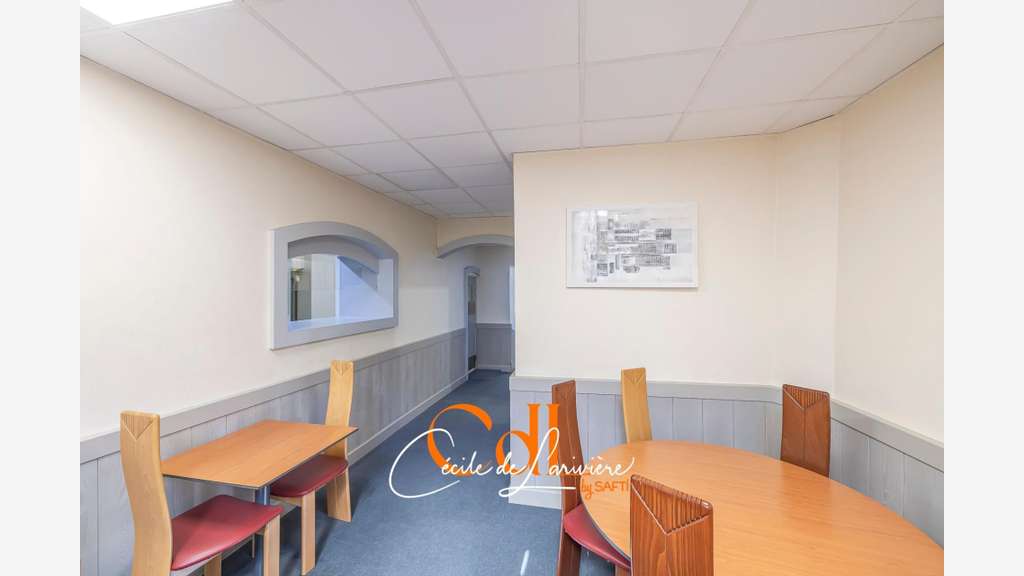 Vaste local commercial en plein coeur de