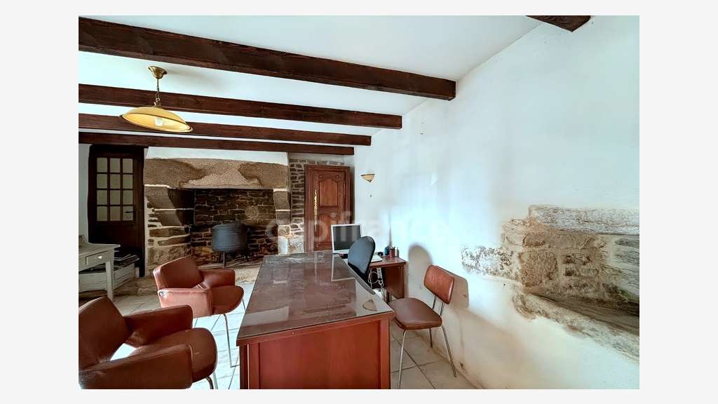 Local commercial 115m² + T3 centre-bourg Landudec