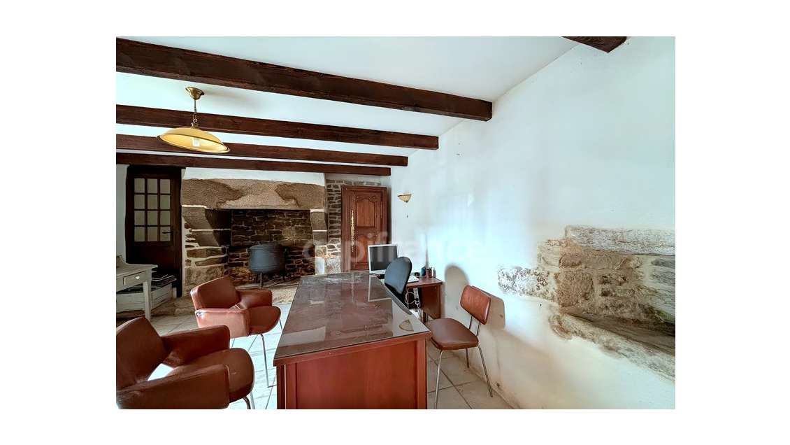 Local commercial 115m² + T3 centre-bourg Landudec