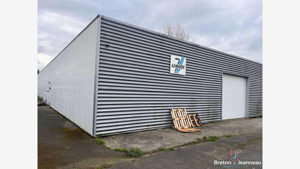 Vente entrepôt bureaux 1275m² Lassay les Châteaux