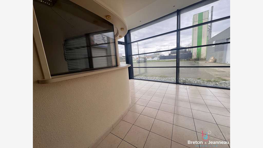 Vente entrepôt bureaux 1275m² Lassay les Châteaux