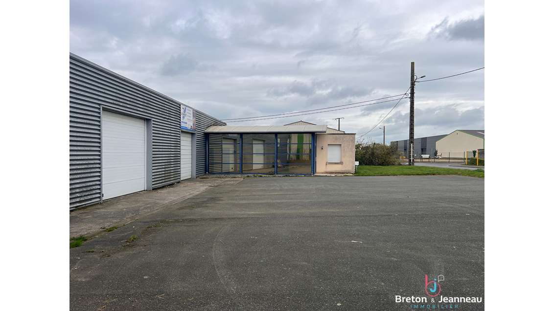 Vente entrepôt bureaux 1275m² Lassay les Châteaux