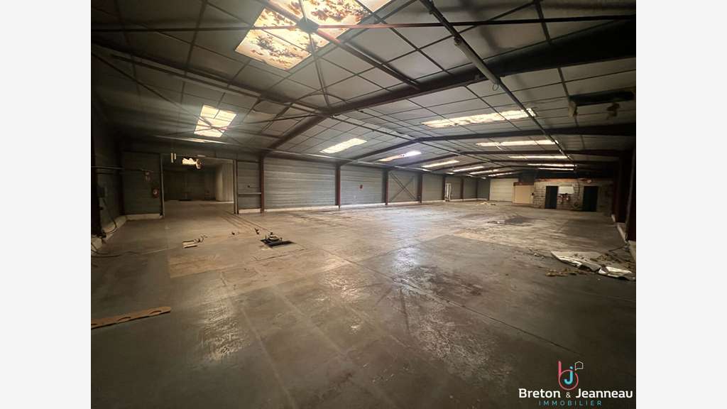 Vente entrepôt bureaux 1275m² Lassay les Châteaux