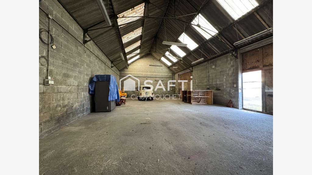 Local 181m² emplacement stratégique à Le Bailleul
