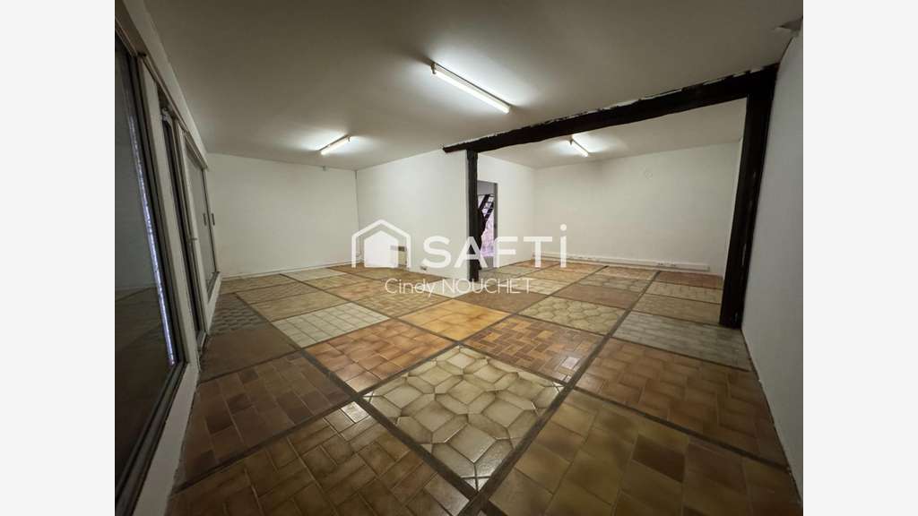 Local 181m² emplacement stratégique à Le Bailleul