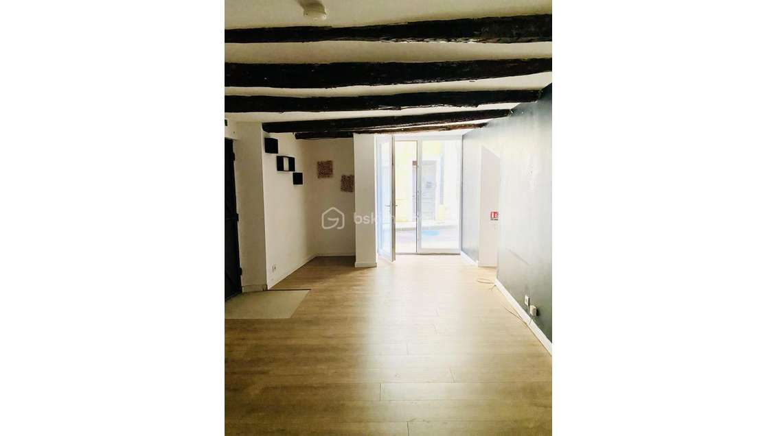 AV murs commerciaux 33m² centre ville du Beausset