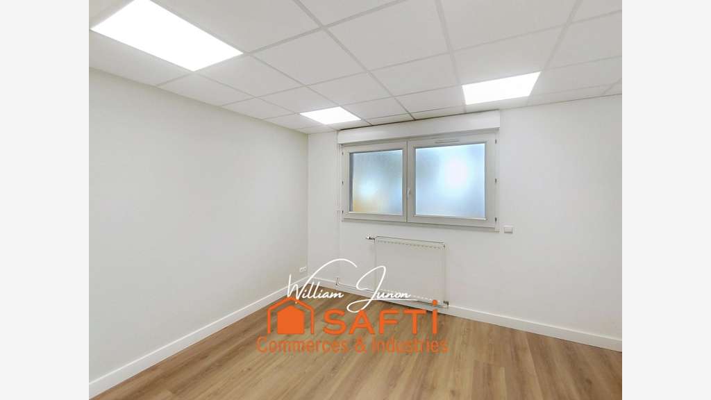 AV local commercial 65m² à Chambon-Feugerolles