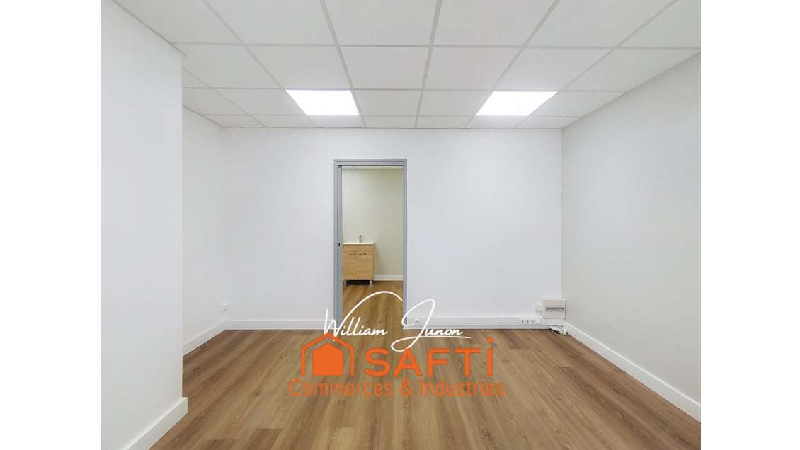 AV local commercial 65m² à Chambon-Feugerolles