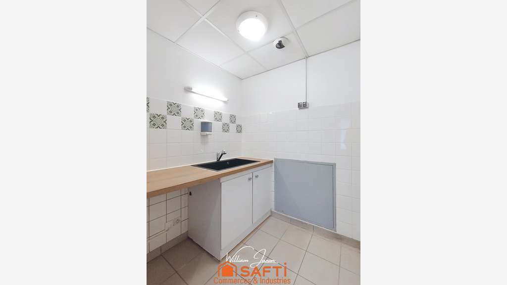 AV local commercial 65m² à Chambon-Feugerolles