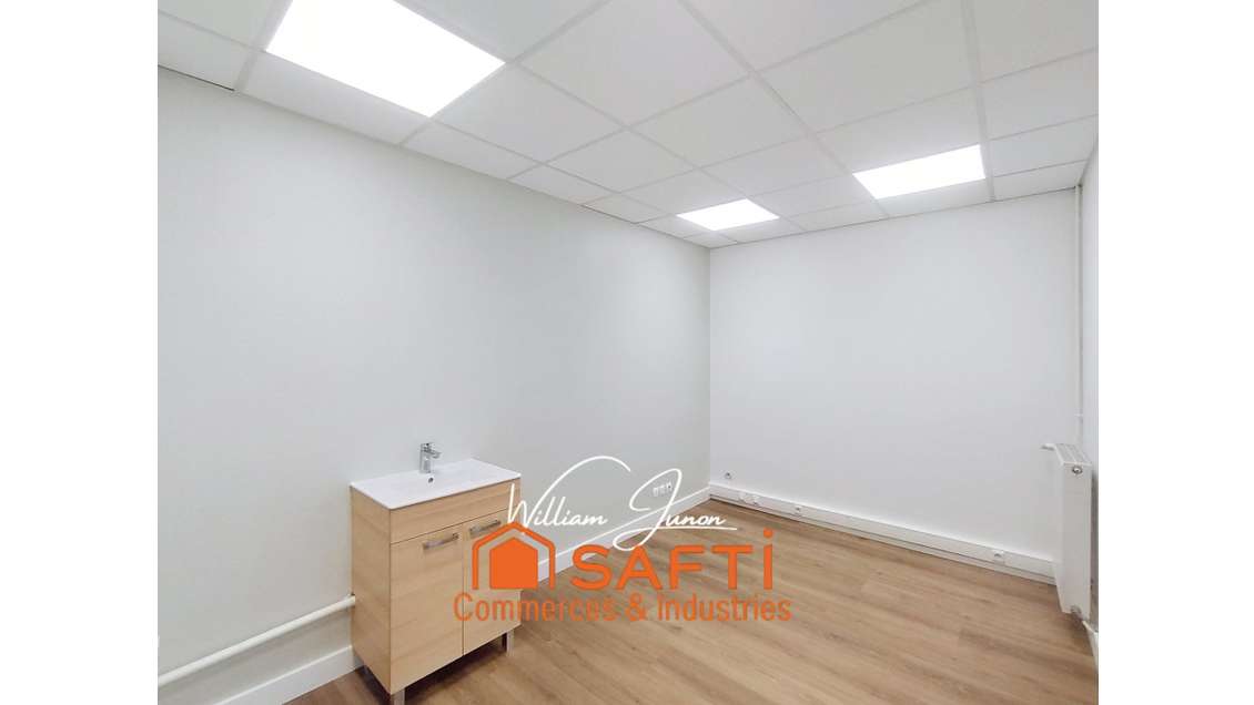 AV local commercial 65m² à Chambon-Feugerolles