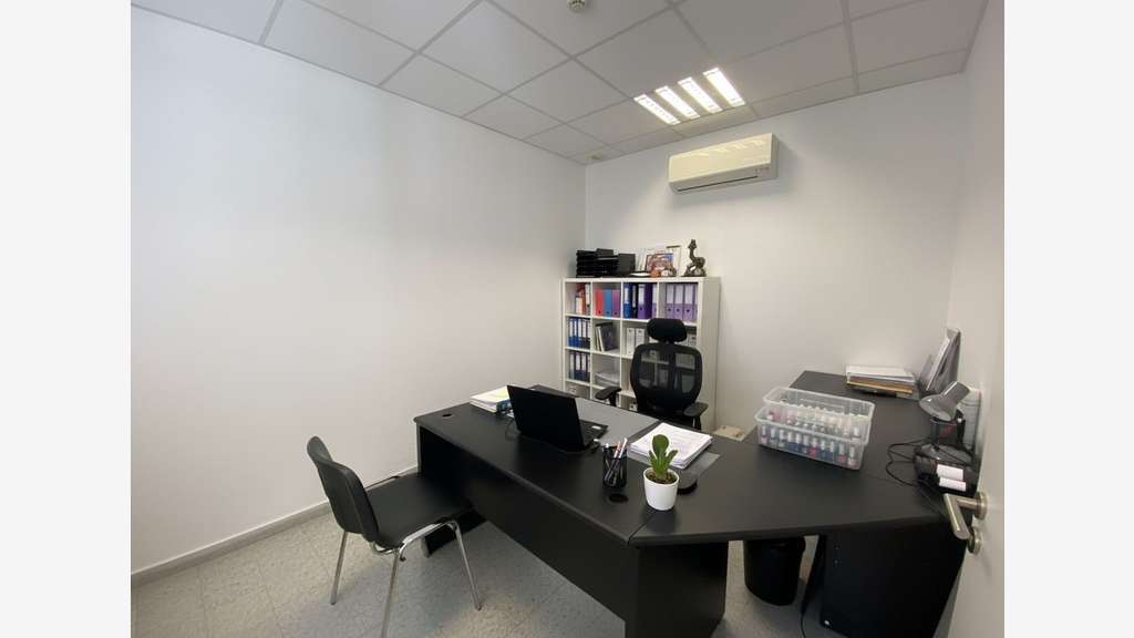 Vente local commercial de 183m² centre Le Coudray