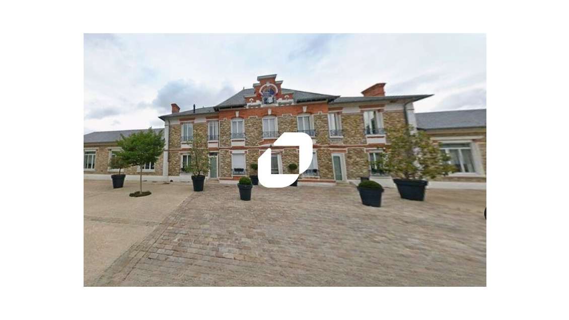 Vente Local commercial 156m² Le coudray montceaux