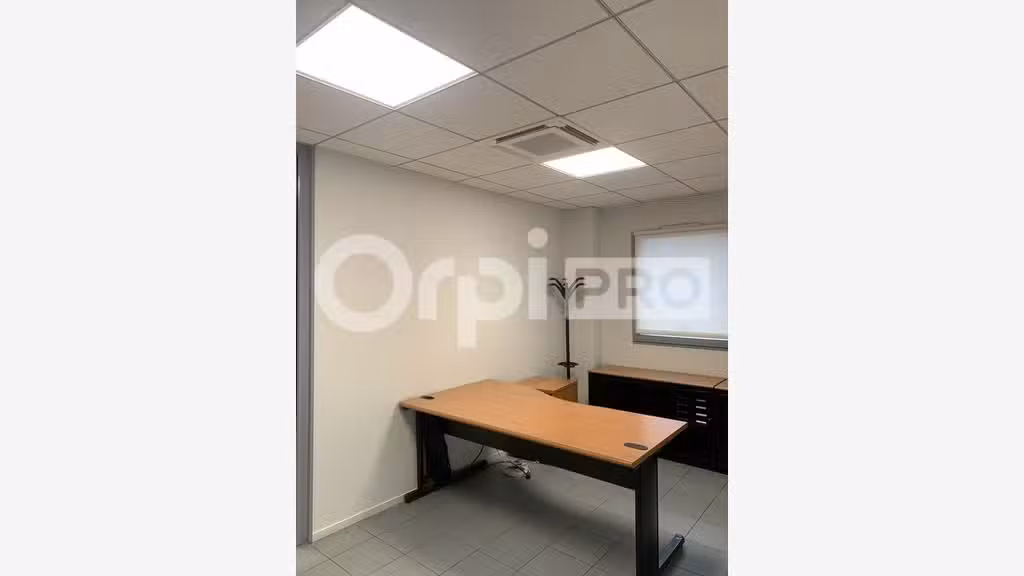 Vente local 173m² en bon état modulable au Haillan