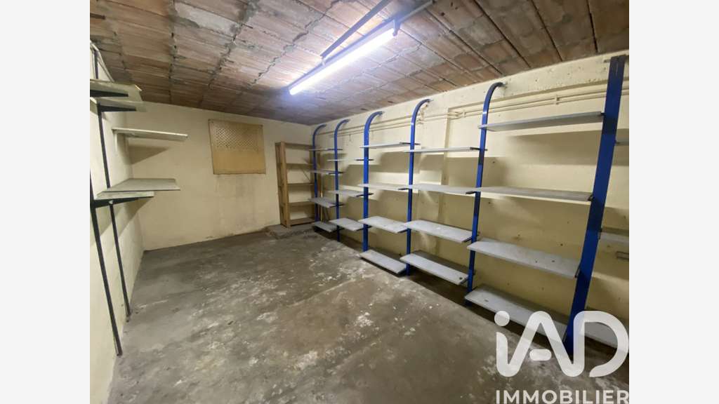 AV murs commerciaux 100m² belle vitrine Le Passage