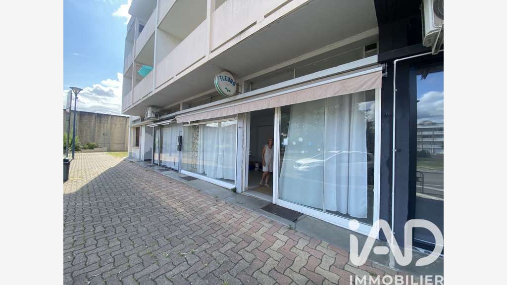 AV murs commerciaux 100m² belle vitrine Le Passage