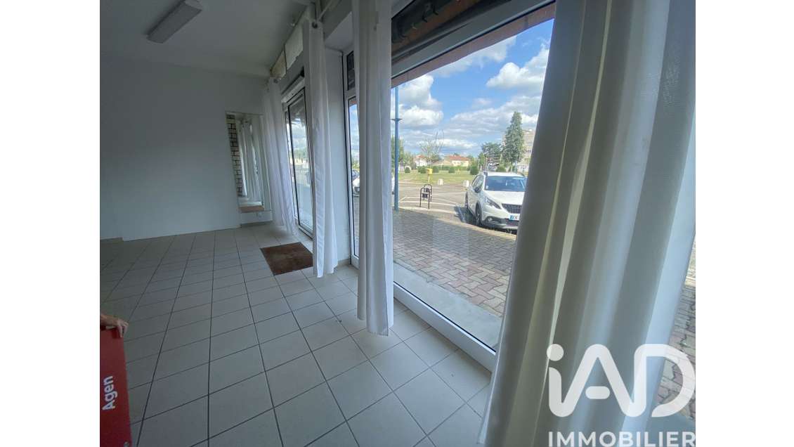 AV murs commerciaux 100m² belle vitrine Le Passage