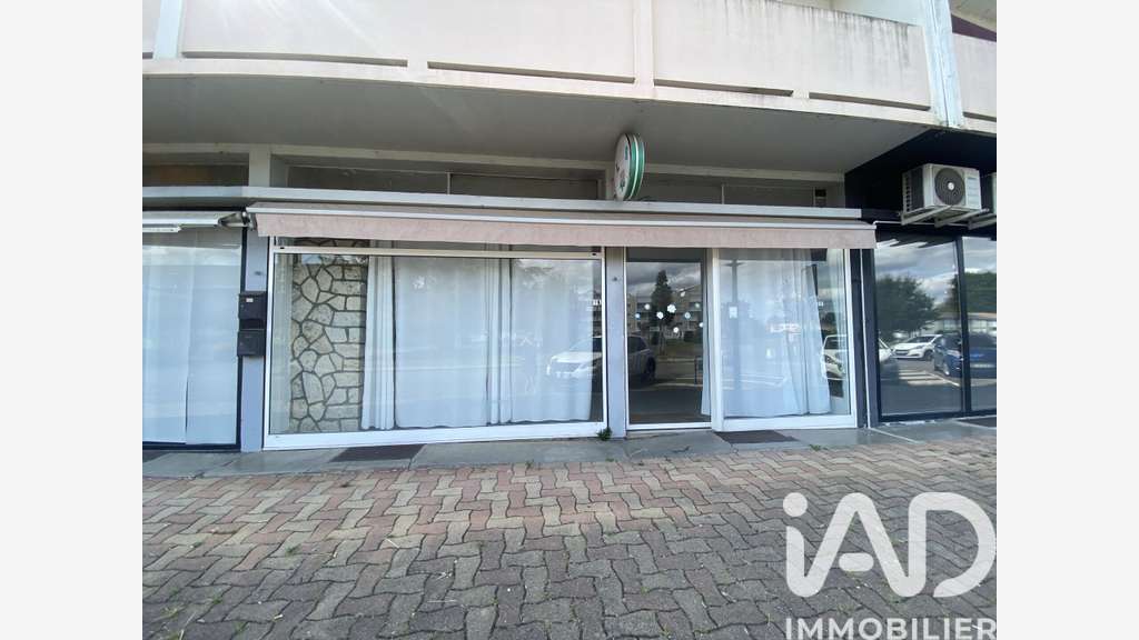 AV murs commerciaux 100m² belle vitrine Le Passage