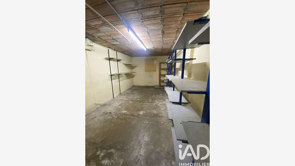 AV murs commerciaux 100m² belle vitrine Le Passage