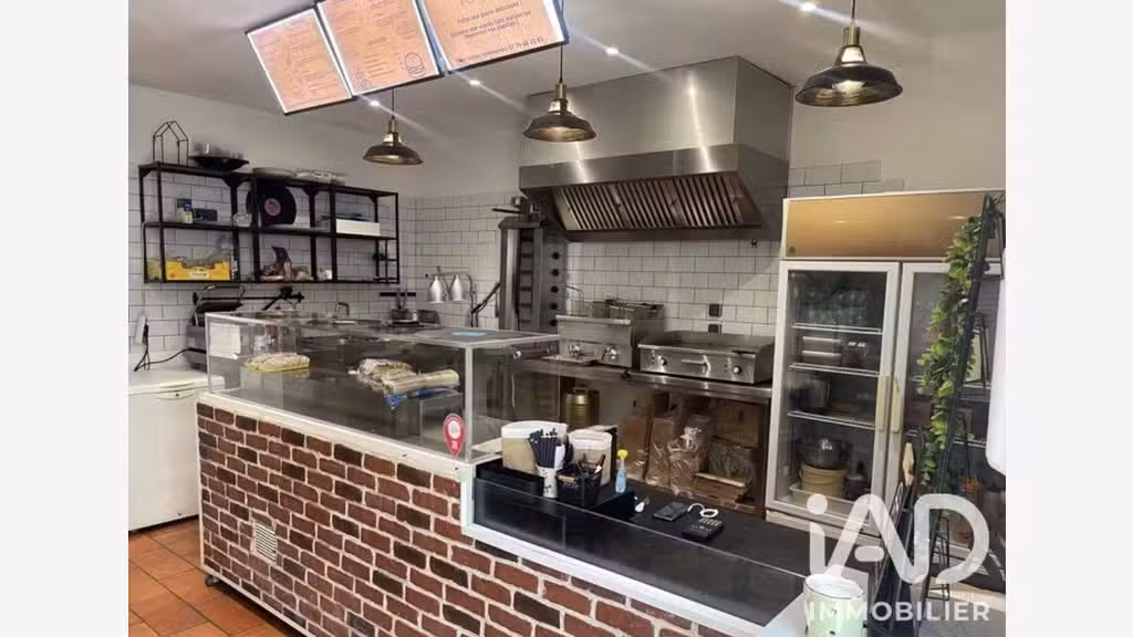Vente local commercial 25m² Le Puy-Sainte-Réparade