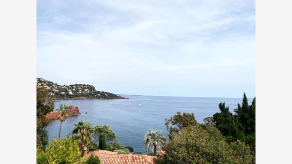 AV local restaurant à Saint Raphael - Le Trayas