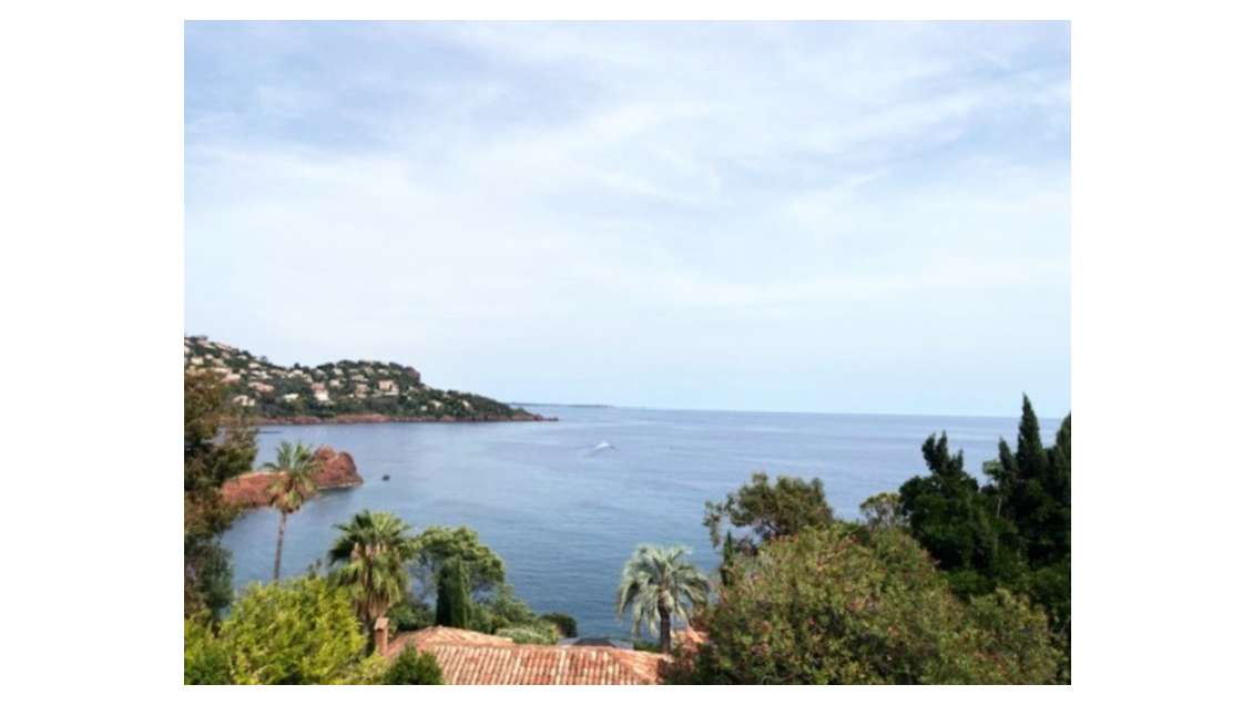 AV local restaurant à Saint Raphael - Le Trayas