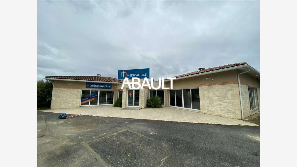 Local commercial de 155m² à vendre à Leguevin