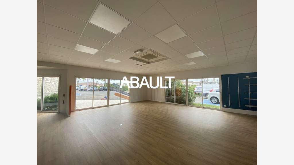 Local commercial de 155m² à vendre à Leguevin