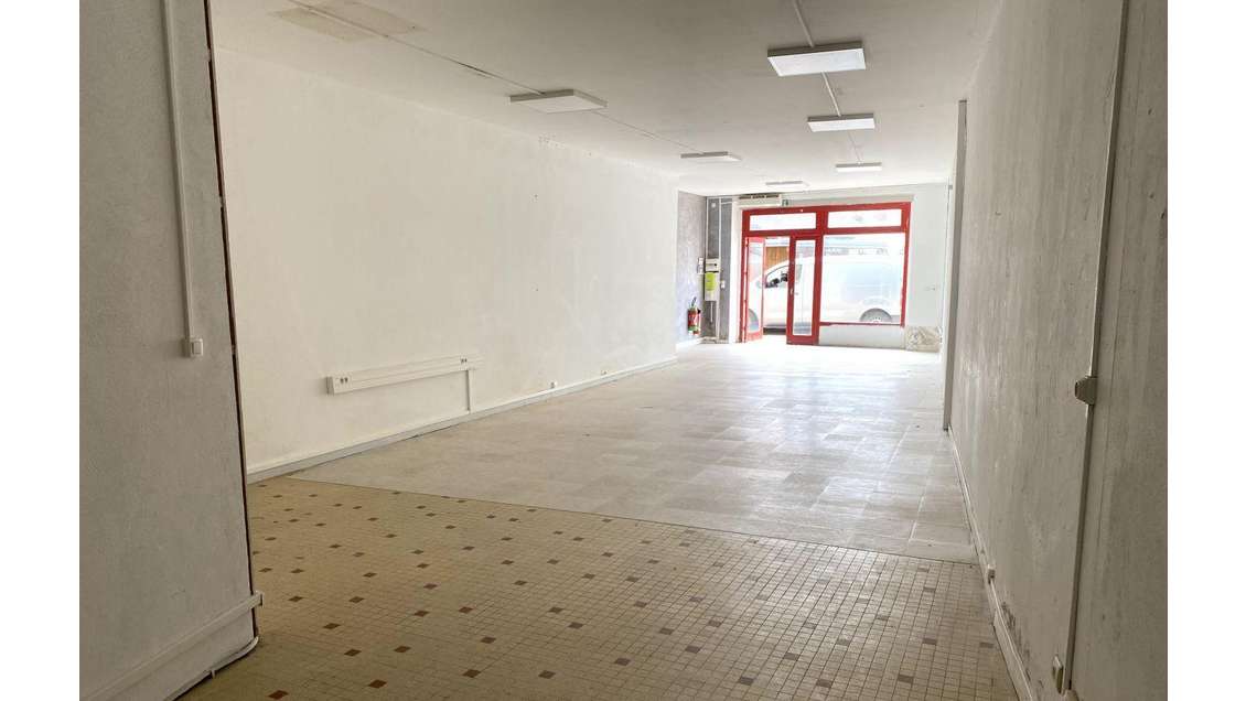 AV murs commerciaux 172m² + appartement à Lembeye