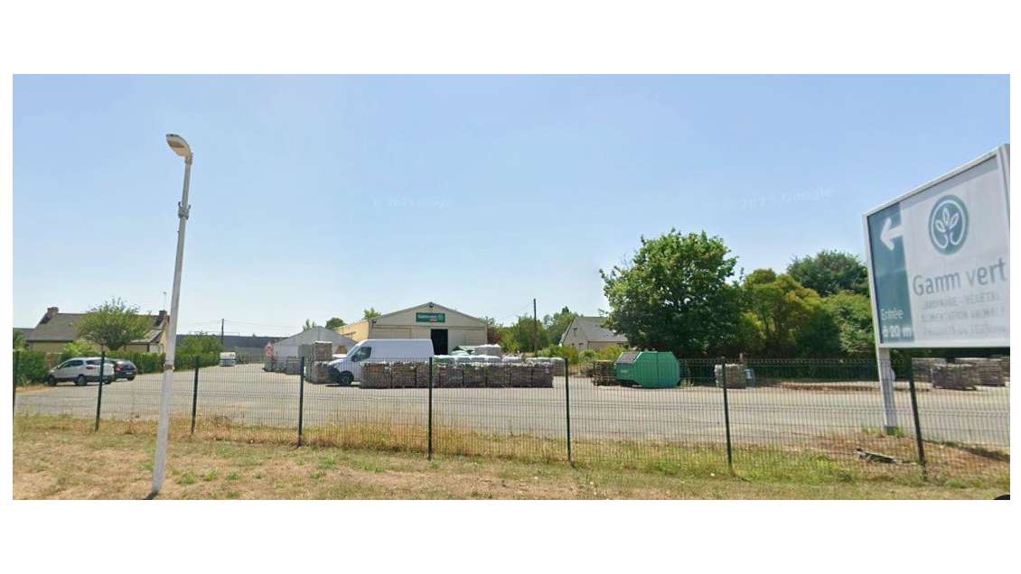 49 Les Hauts d'Anjou, local commercial/activité 84