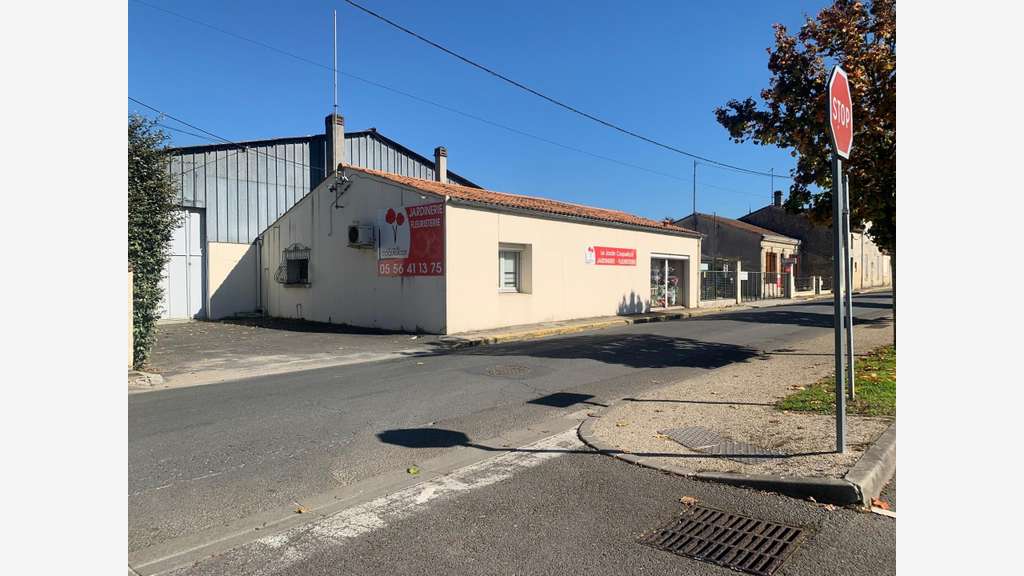 AV murs pour box de stockage ou artisan à Lesparre