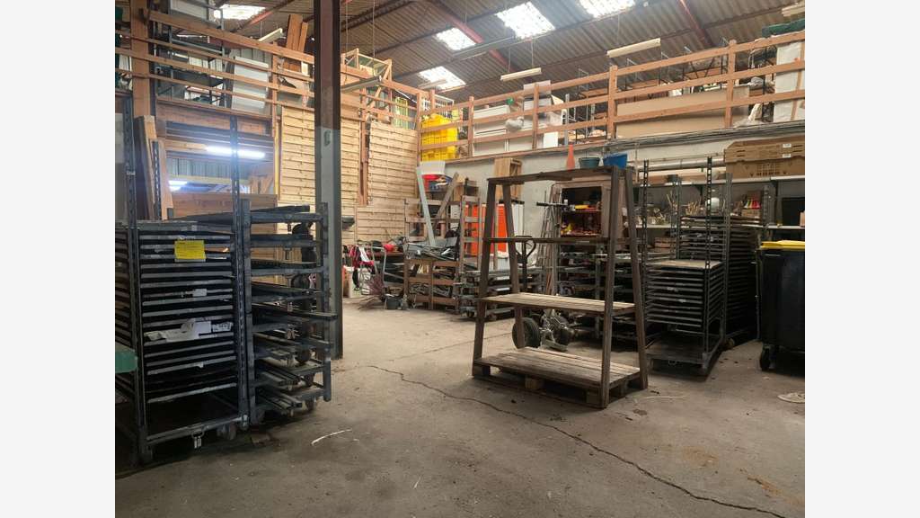 AV murs pour box de stockage ou artisan à Lesparre