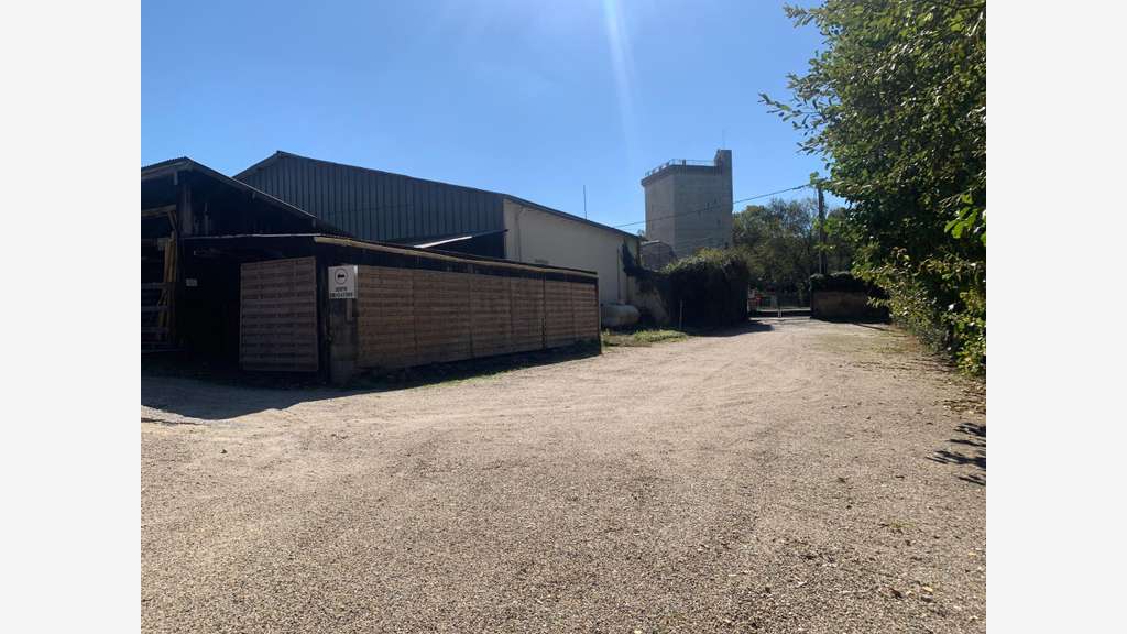 AV murs pour box de stockage ou artisan à Lesparre