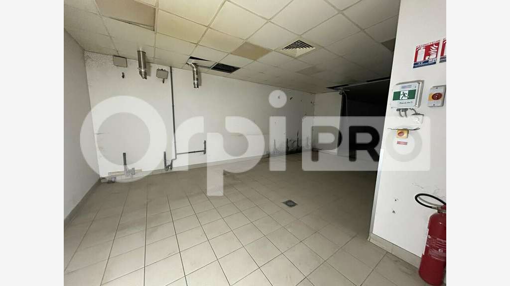 Local commercial loué 325m² à vendre à Limoges